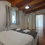Beehome Apartment *