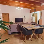 Apartment Beehome *