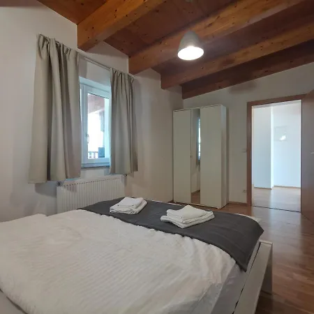 Beehome Apartment *